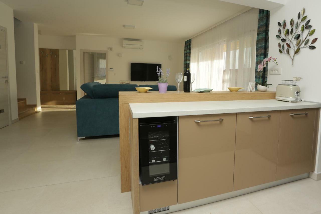 Luxury Villa Lidija Brzac Екстер'єр фото